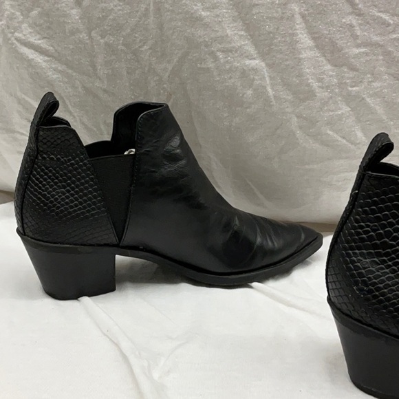 Dolce Vita Black Ankle Booties with Pointed Toe - Picture 7 of 10